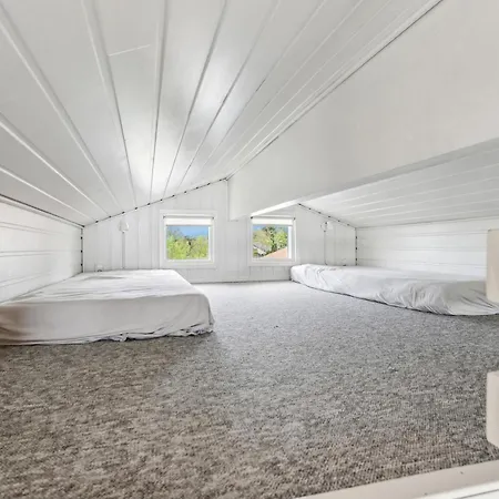 Well-maintained With Sea View Close To Nature, The And *