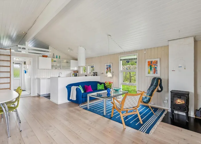 بيت للعطل Well-maintained With Sea View Close To Nature, The And