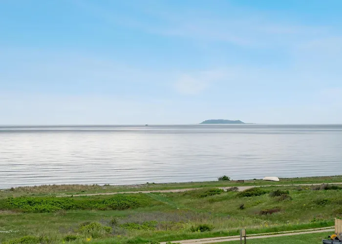 بيت للعطل Well-maintained With Sea View Close To Nature, The And *