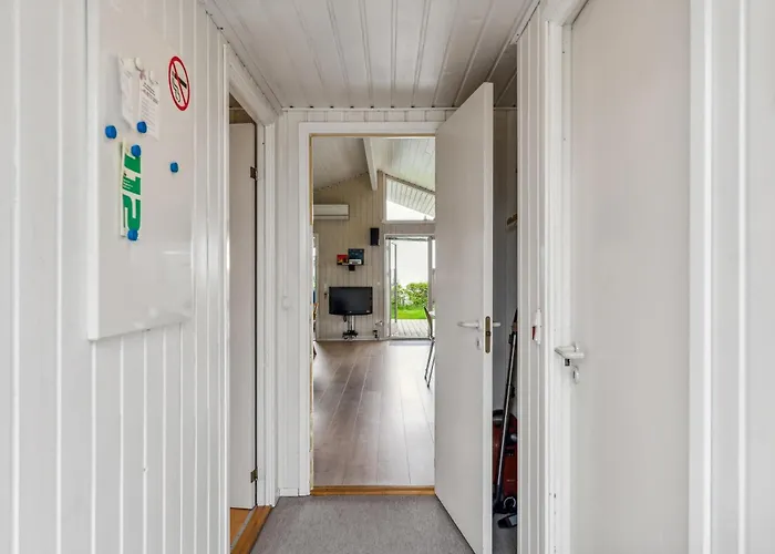 بيت للعطل Well-maintained With Sea View Close To Nature, The And