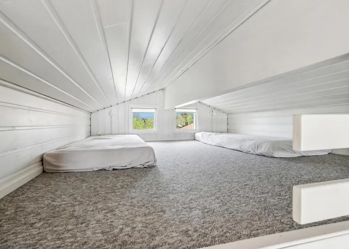 Well-maintained With Sea View Close To Nature, The And *